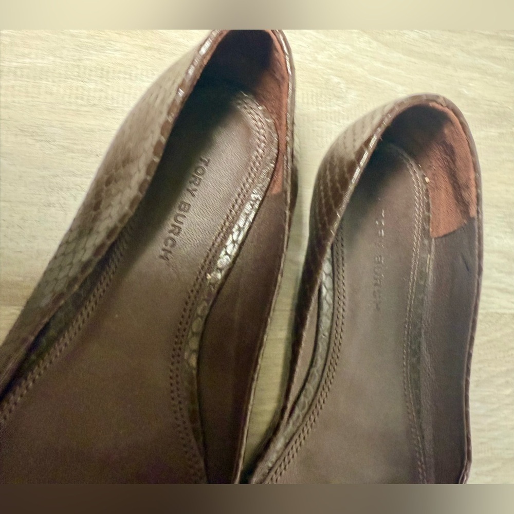 TORY BURCH Square-toe Shiny Snake Ballet Flats In Chocolate brown Sz 5.5M - Picture 6 of 7